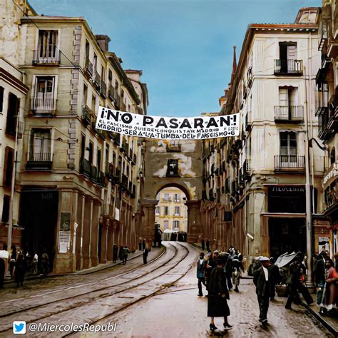  La Capilla de Santa María del Camino: Un Viaje al Cielo en Miniatura y una Explosión Cromática Vibrante